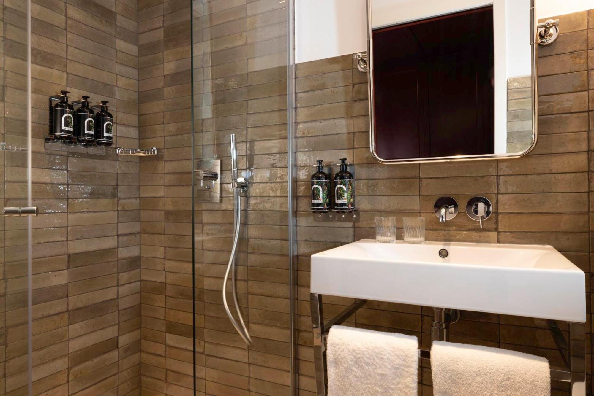 Hotel Ginette A La Folie & Paris