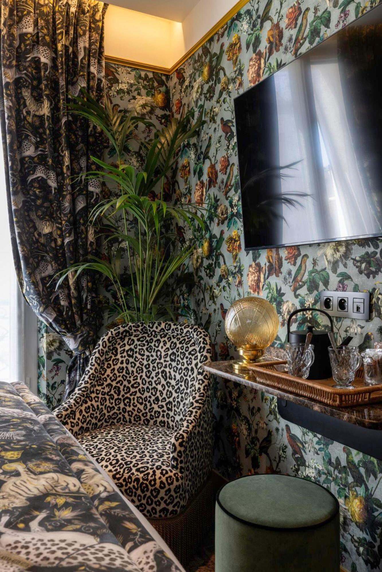 Ginette A La Folie & 4*