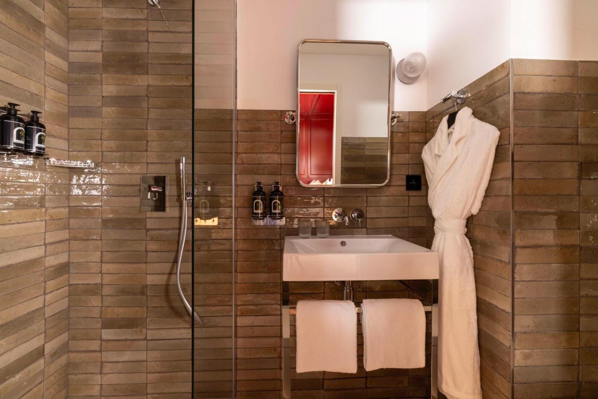 Ginette A La Folie & Paris