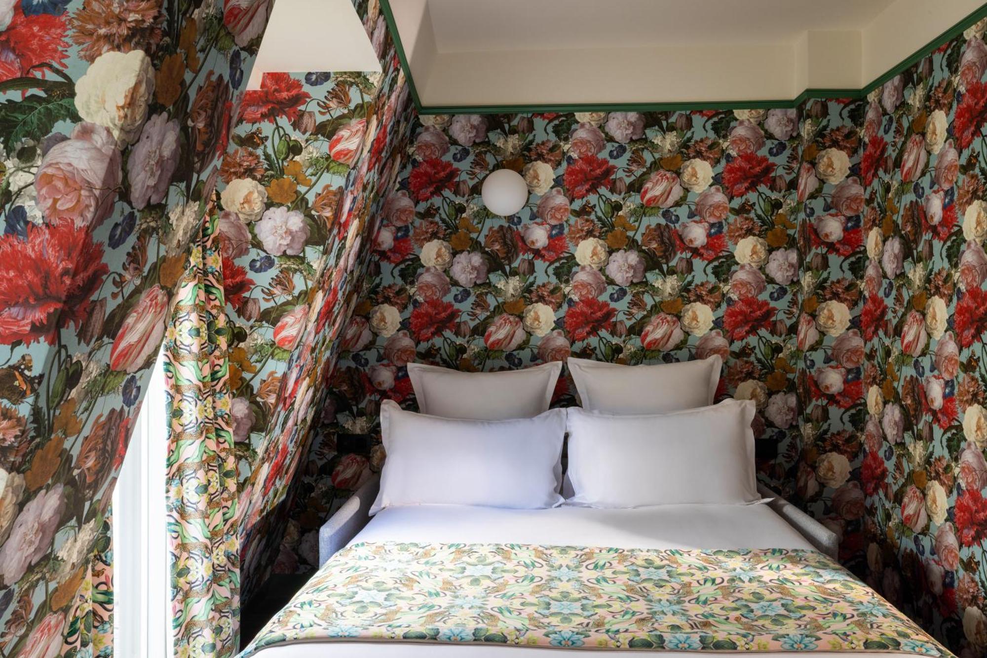 Ginette A La Folie & Hotel Paris