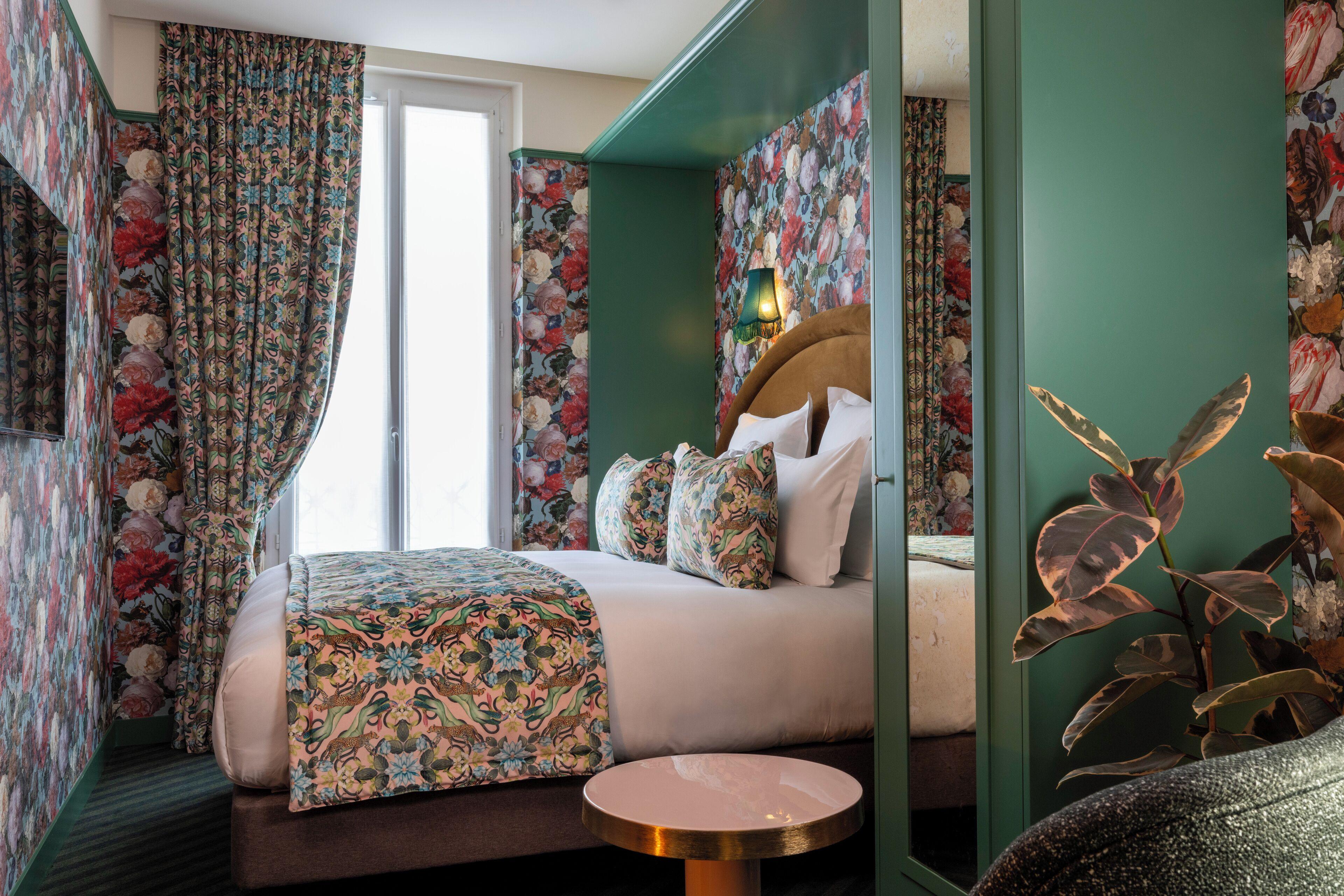 Ginette A La Folie & Paris