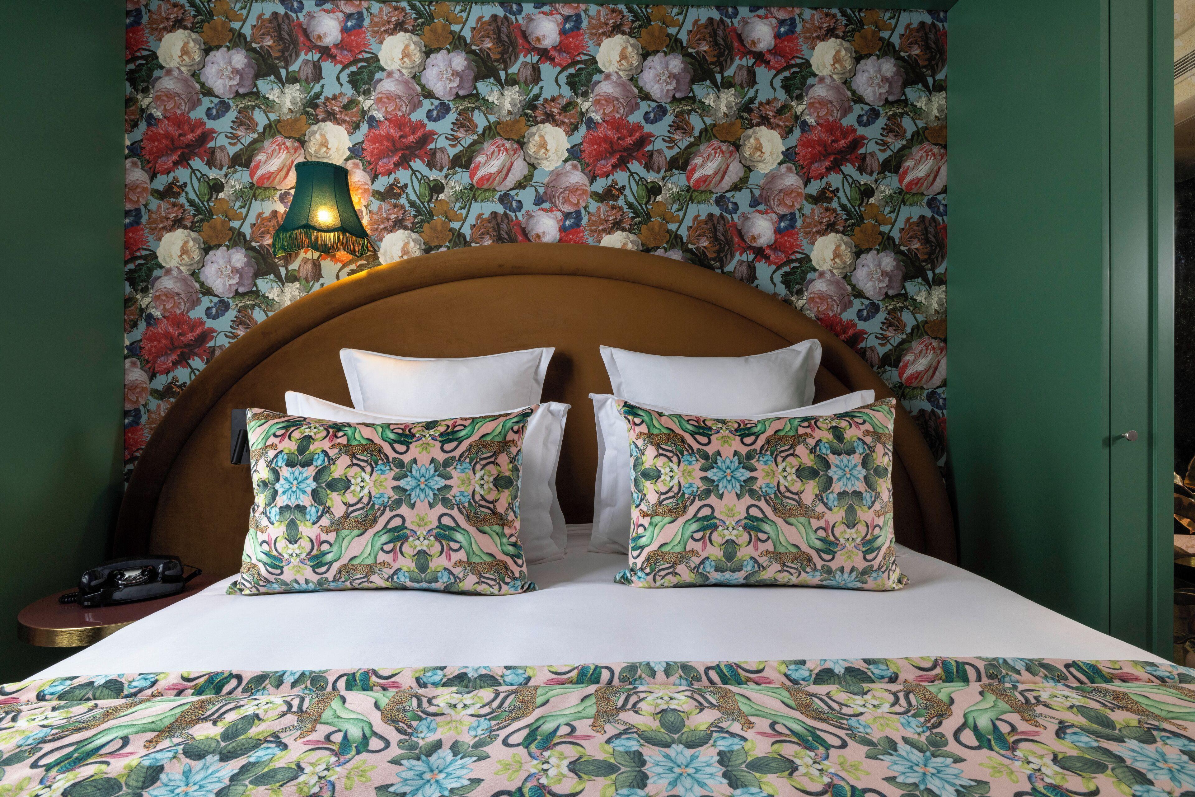 Ginette A La Folie & 4*