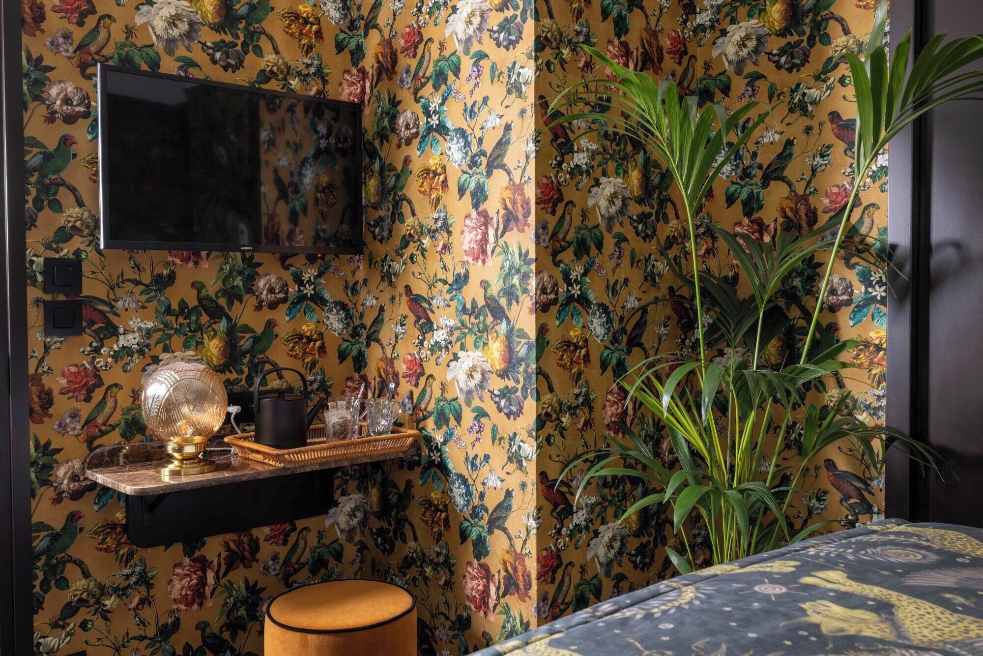 Ginette A La Folie & Paris